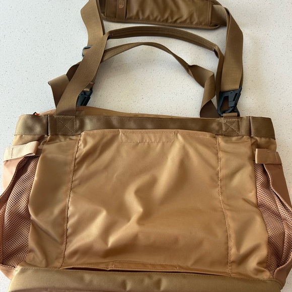 The North Face Basecamp Voyager Tote Bag Tan Brown - Picture 5 of 5